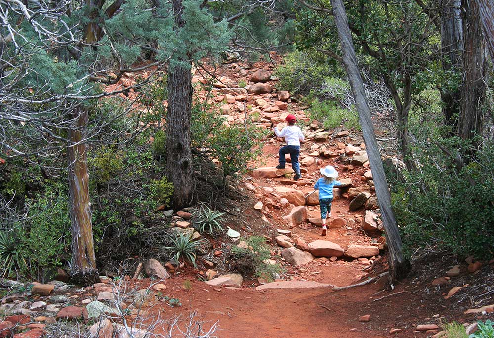 Hiking in Sedona with little adventurers